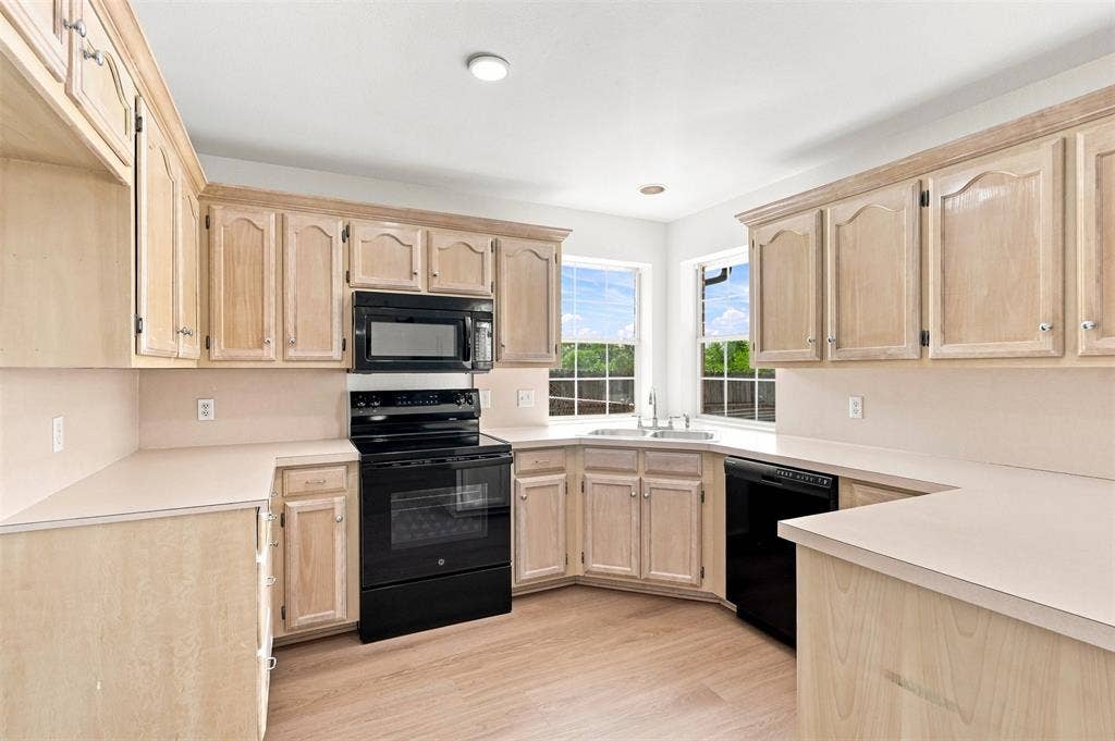 6922 Sayle Street, Greenville, TX 75402 6922 Sayle Street, Greenville, TX 75402
