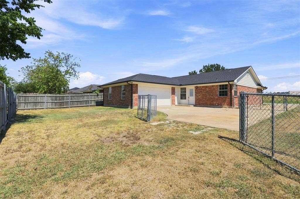 6922 Sayle Street, Greenville, TX 75402 6922 Sayle Street, Greenville, TX 75402