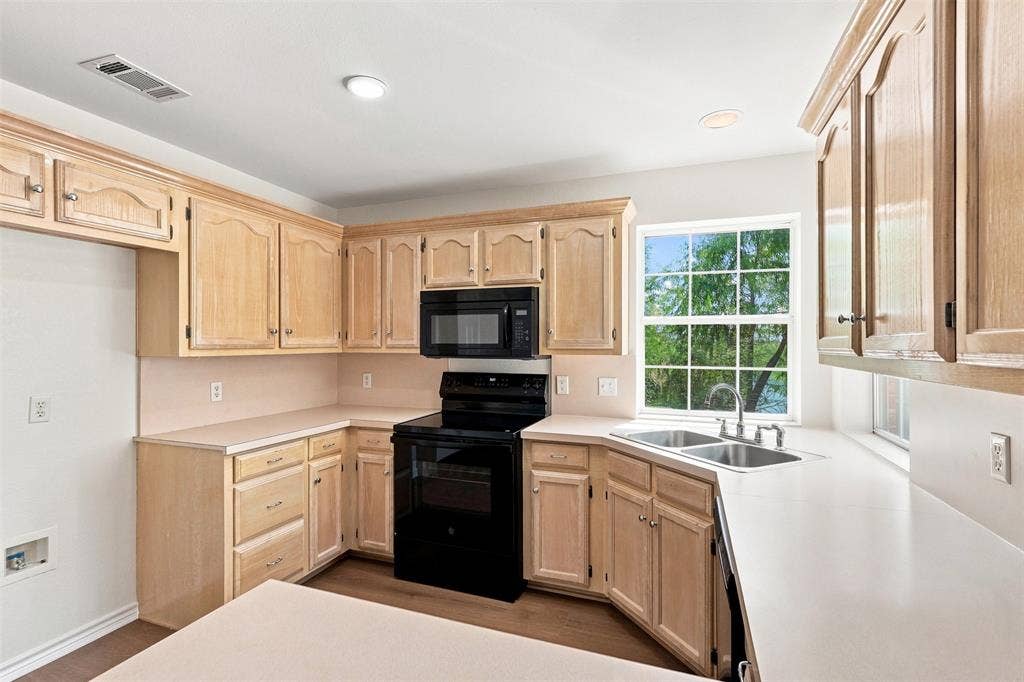 6922 Sayle Street, Greenville, TX 75402 6922 Sayle Street, Greenville, TX 75402