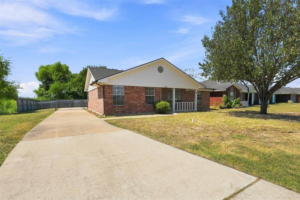 6922 Sayle Street, Greenville, TX 75402 6922 Sayle Street, Greenville, TX 75402
