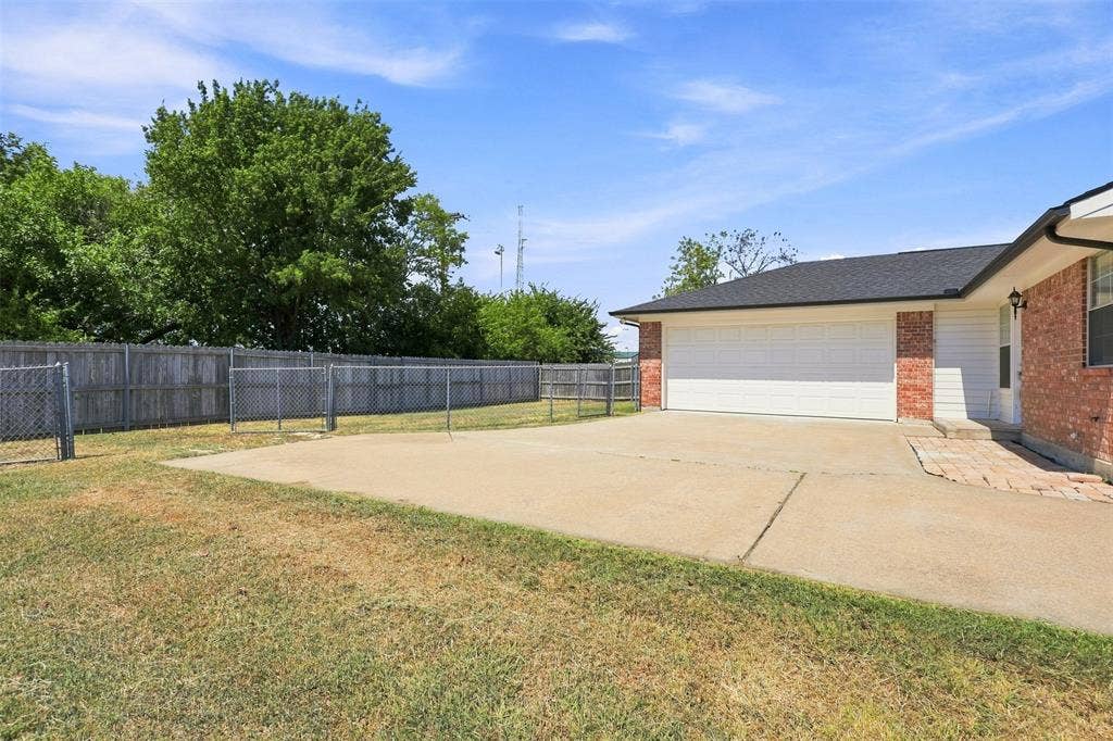 6922 Sayle Street, Greenville, TX 75402 6922 Sayle Street, Greenville, TX 75402
