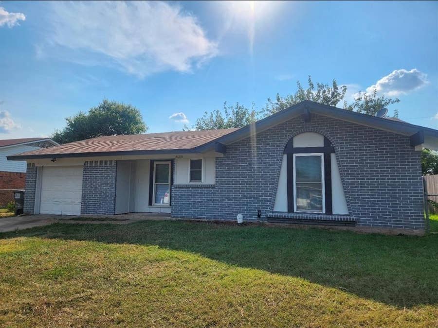 Property photo for 2605 Arlington Lane, Lancaster, TX