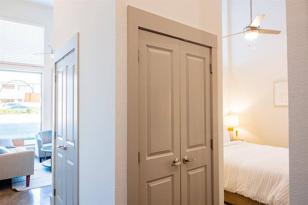 830 N Zang Boulevard, #1319, Dallas, TX 75208 View of hallway