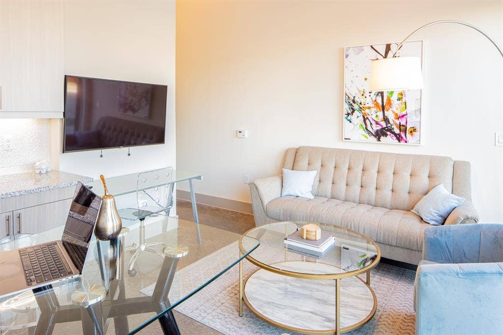 830 N Zang Boulevard, #1319, Dallas, TX 75208 View of living room