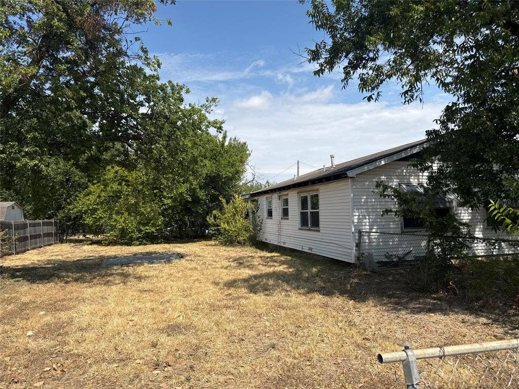 1305 W 11th Street, McGregor, TX 76657 Additional content