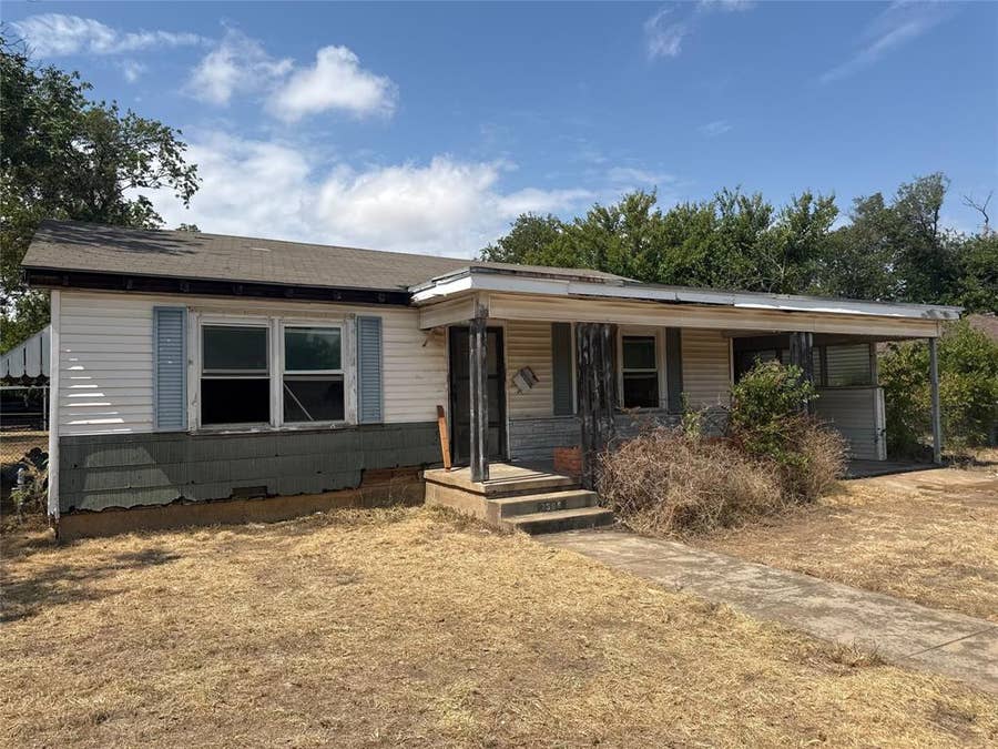 Property photo for 1305 W 11th Street, McGregor, TX