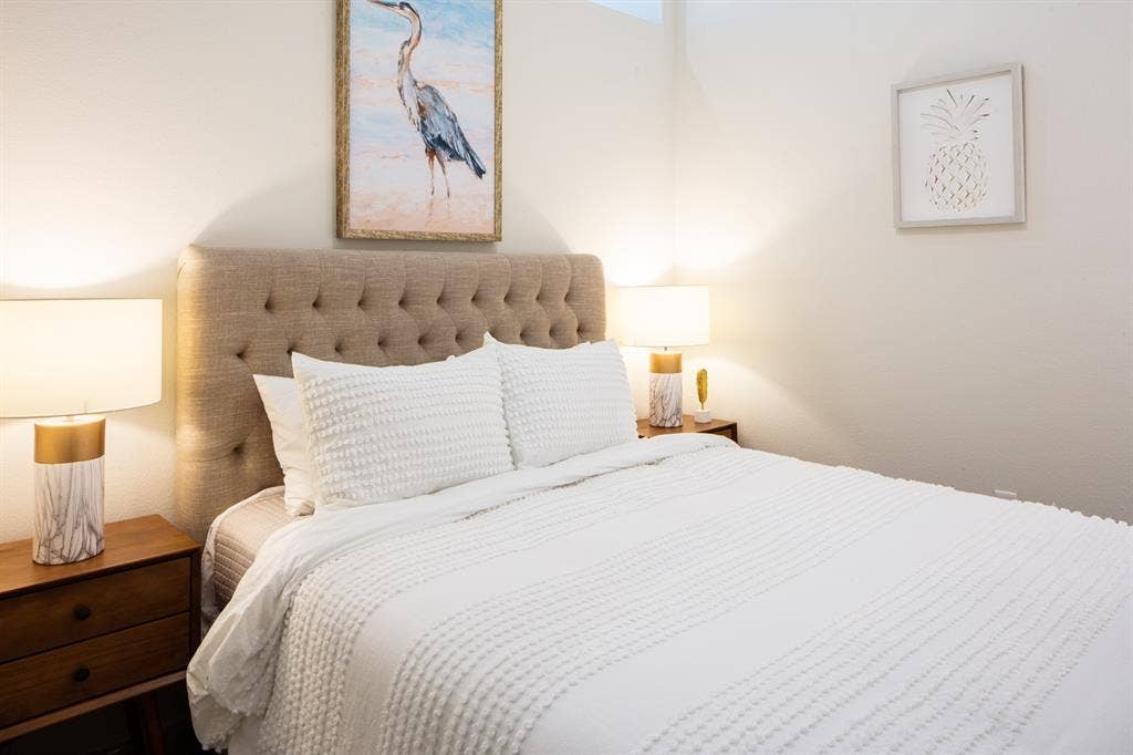 830 N Zang Boulevard, #1117, Dallas, TX 75208 View of bedroom
