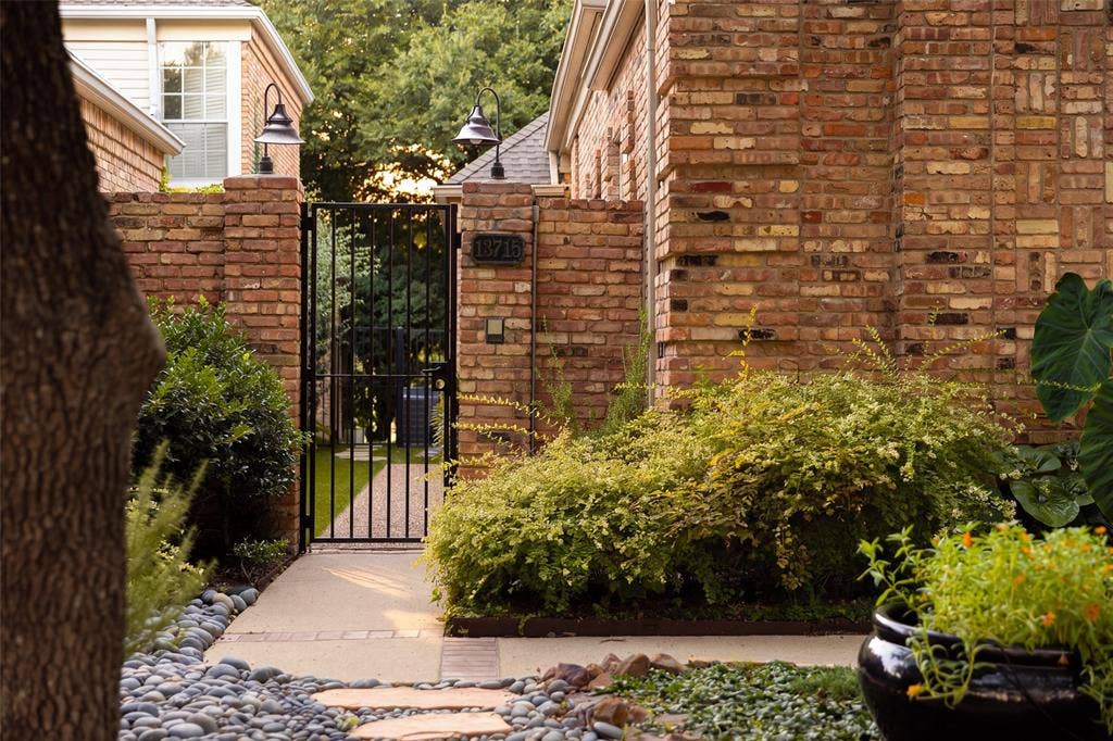 13715 Creekside Place, Dallas, TX 75240 13715 Creekside Place, Dallas, TX 75240