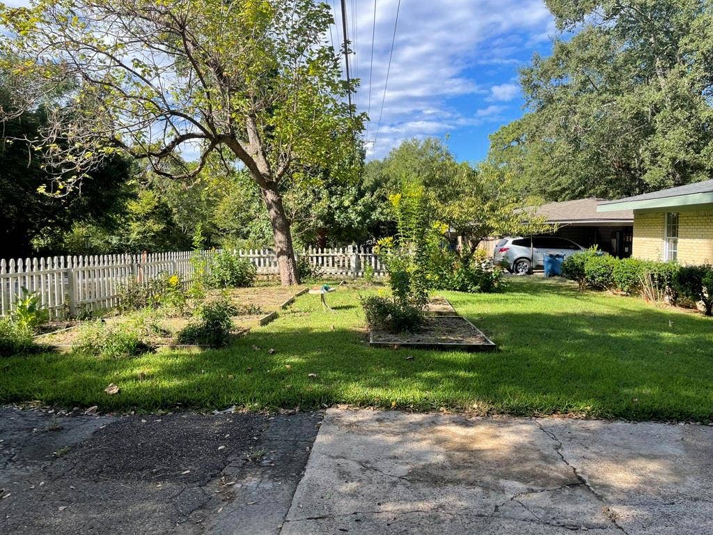 612 Valle Vista Drive, Athens, TX 75751 Front Yard View