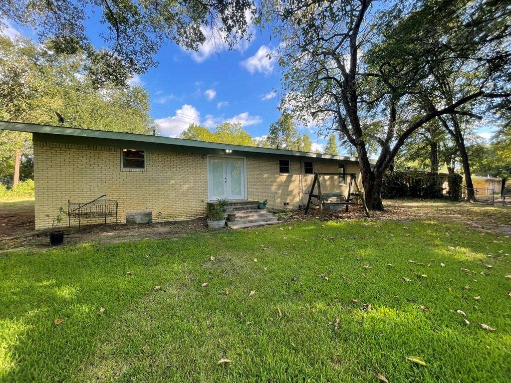 612 Valle Vista Drive, Athens, TX 75751 Backyard