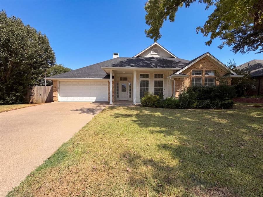 Property photo for 1623 W Pleasant Drive, Midlothian, TX