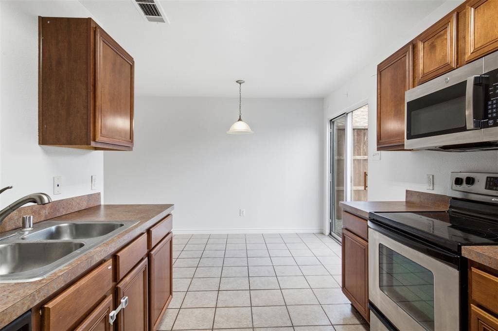 6904 Bountiful Grove Drive, McKinney, TX 75070 6904 Bountiful Grove Drive, McKinney, TX 75070