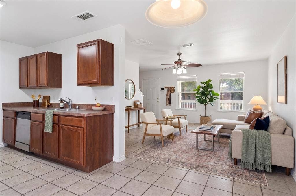 6904 Bountiful Grove Drive, McKinney, TX 75070 Virtually Staged