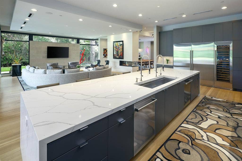 4745 Crooked Lane, Dallas, TX 75229 Gourmet kitchen with adjacent family room