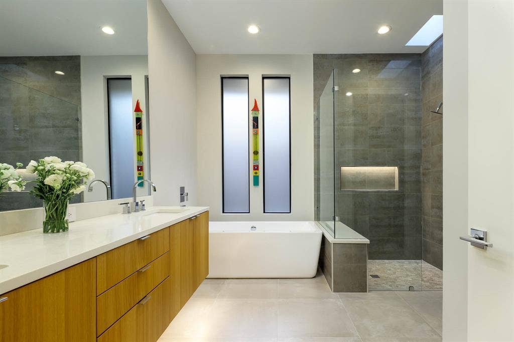 4745 Crooked Lane, Dallas, TX 75229 Secondary bathroom