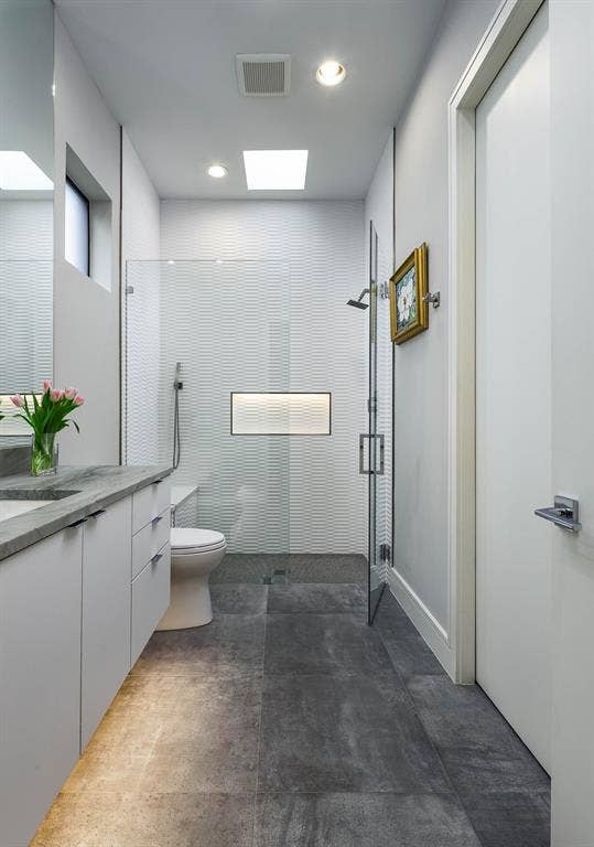 4745 Crooked Lane, Dallas, TX 75229 Secondary bathroom
