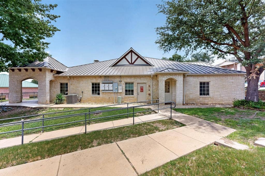 2230 Bush Drive, McKinney, TX 75070 2230 Bush Drive, McKinney, TX 75070