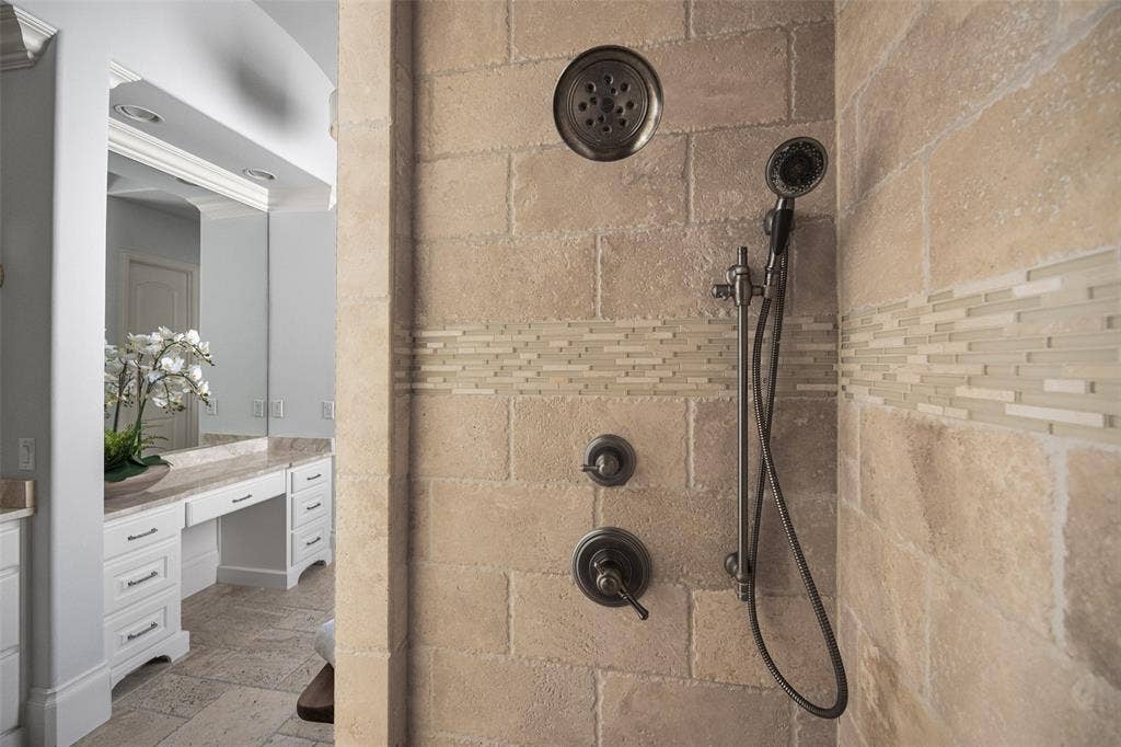 6205 Avalon Woods Drive, McKinney, TX 75072 6205 Avalon Woods Drive, McKinney, TX 75072
