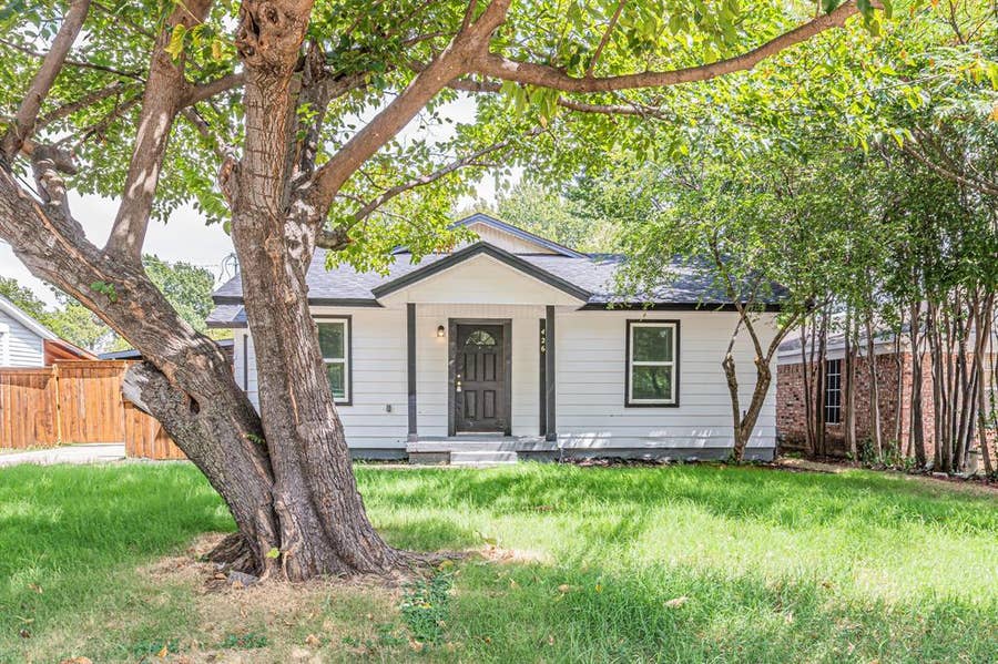 Property photo for 426 NE 29th Street, Grand Prairie, TX