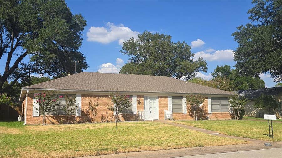 Property photo for 1611 Park Ridge Terrace, Arlington, TX