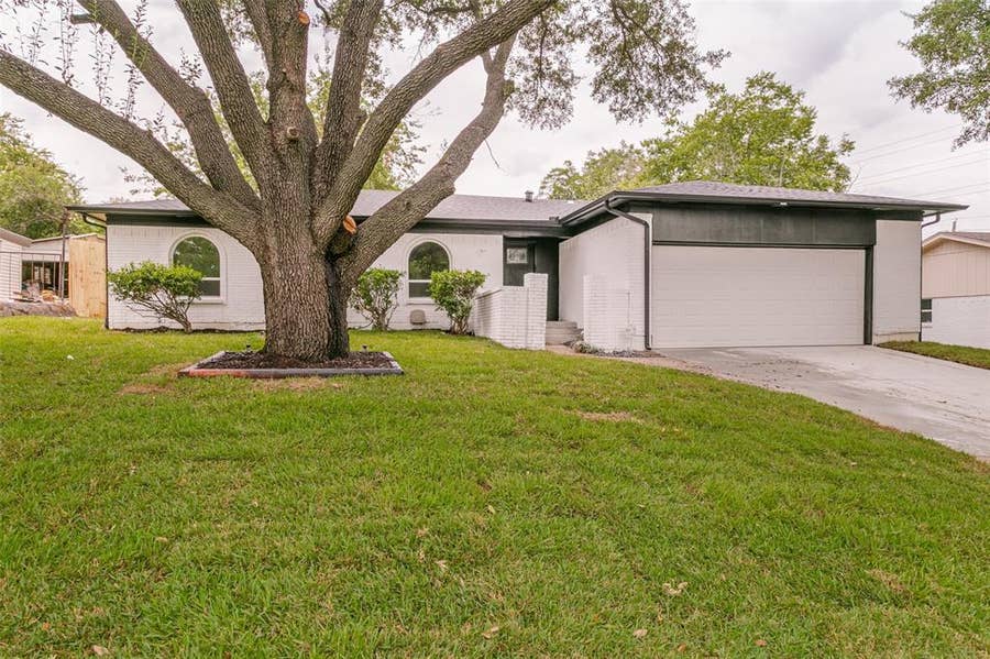 Property photo for 5333 Westminster Court S, Fort Worth, TX