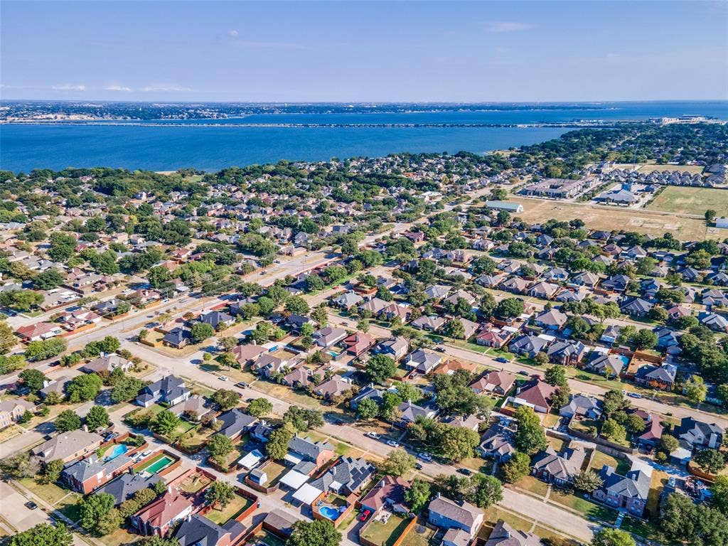 8317 Trail Lake Drive, Rowlett, TX 75088 5 minutes from Sapphire Bay Marina and Lake Ray Hubbard