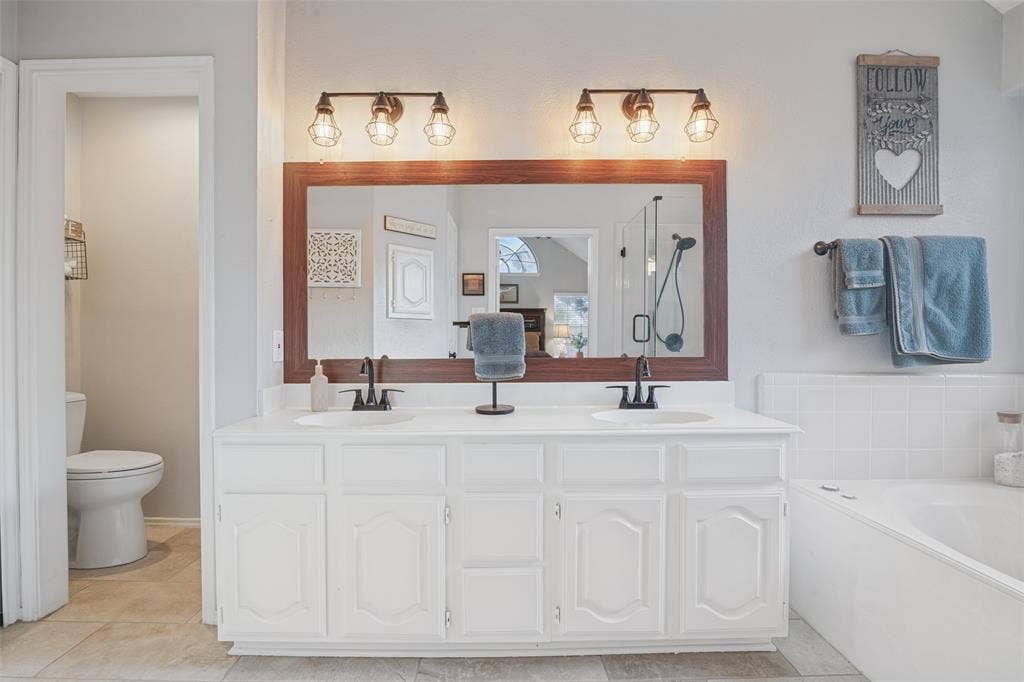 8317 Trail Lake Drive, Rowlett, TX 75088 8317 Trail Lake Drive, Rowlett, TX 75088