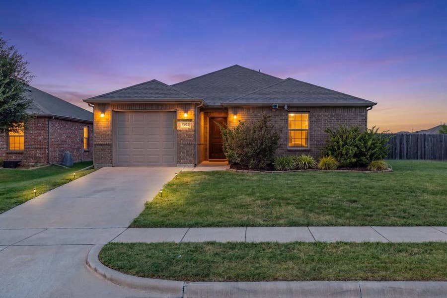 Property photo for 1402 Warringwood Drive, Greenville, TX