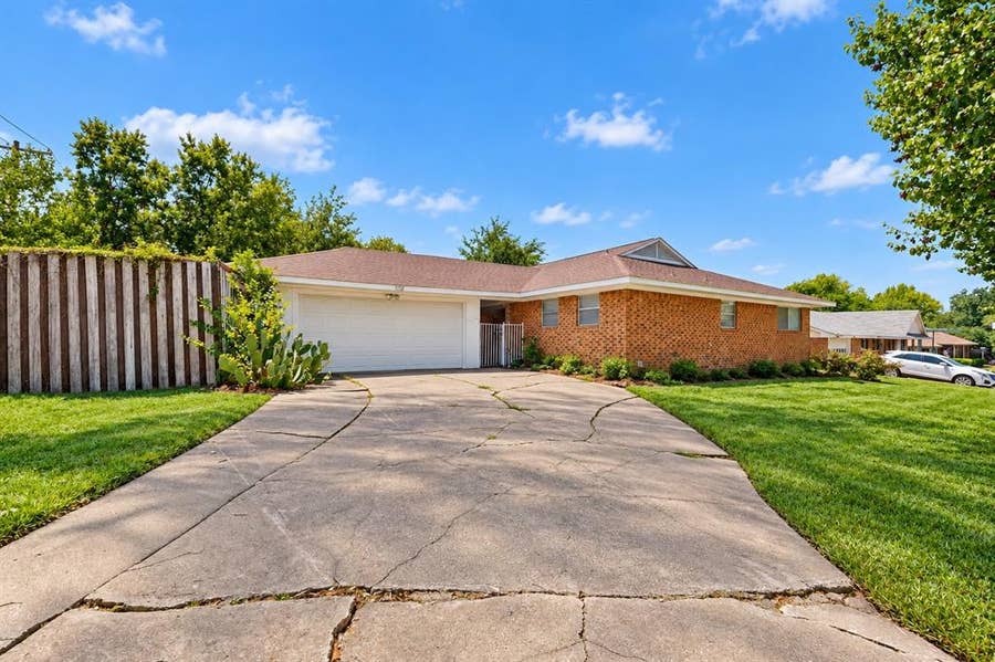 Property photo for 7316 N Stone Meadow Circle, Rowlett, TX