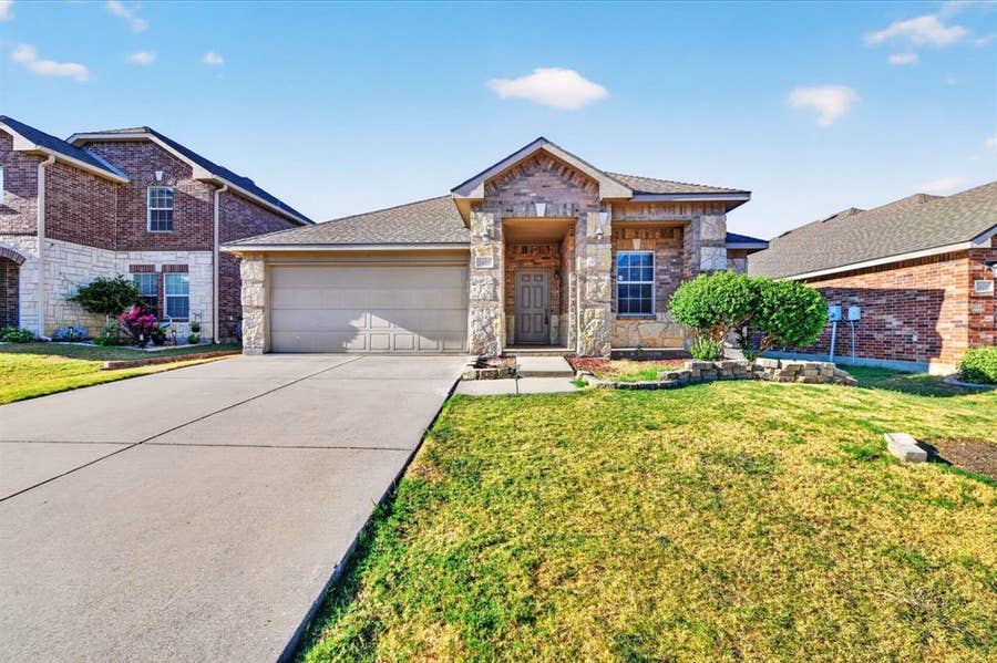 Property photo for 2425 Grand Rapids Drive, Fort Worth, TX