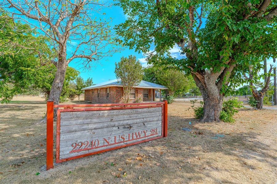 Property photo for 22240 N US Highway 281, Stephenville, TX