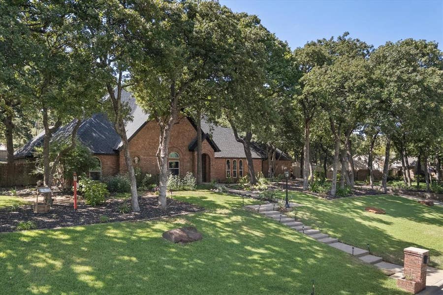 Property photo for 1518 Windsor Forest Trail, Keller, TX