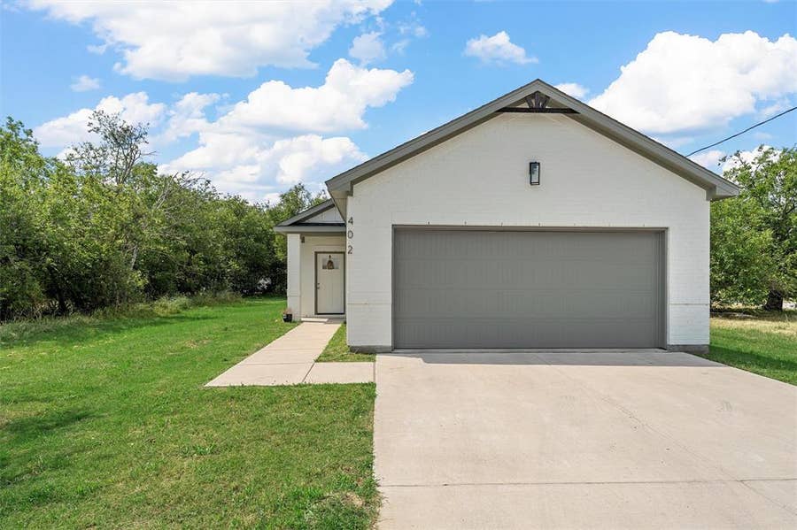 Property photo for 402 Peabody Street, Hillsboro, TX