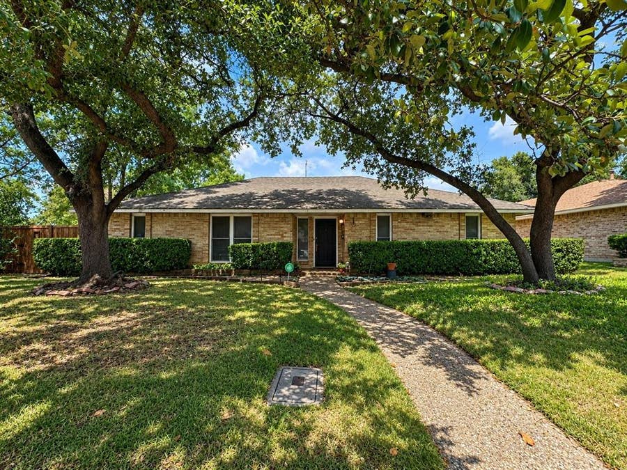 Property photo for 3917 High Summit Drive, Dallas, TX