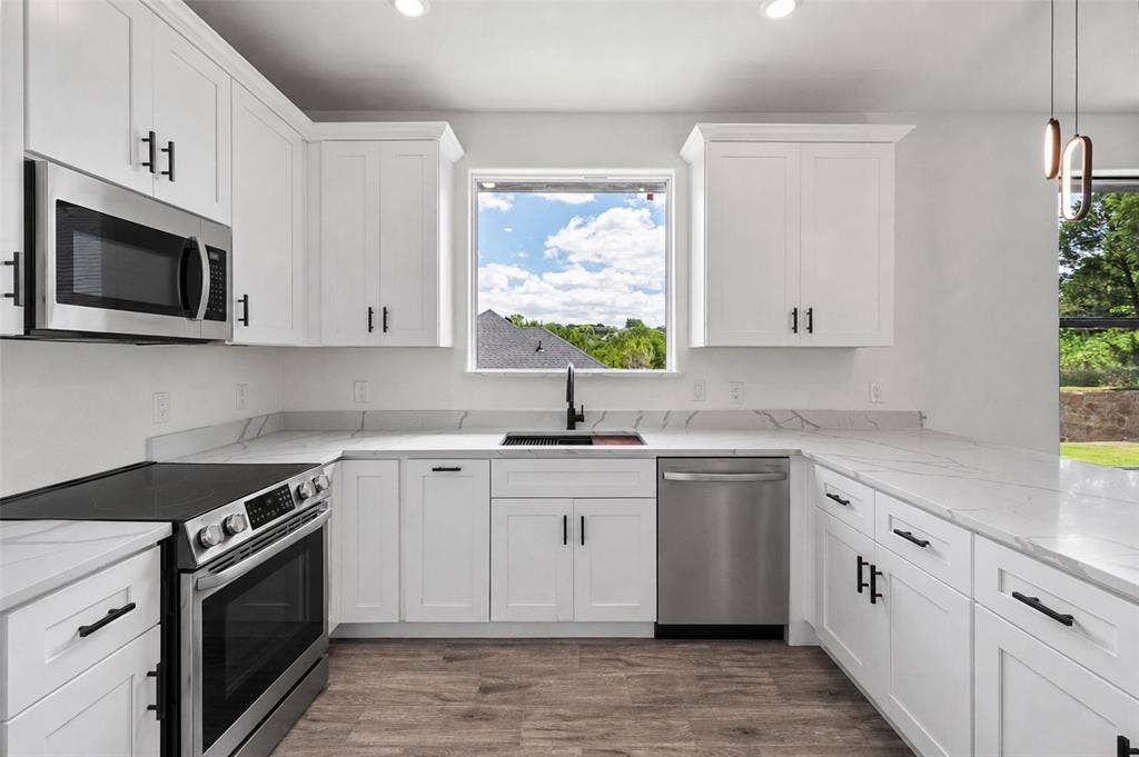 2201 Christine Drive, Granbury, TX 76048 2201 Christine Drive, Granbury, TX 76048