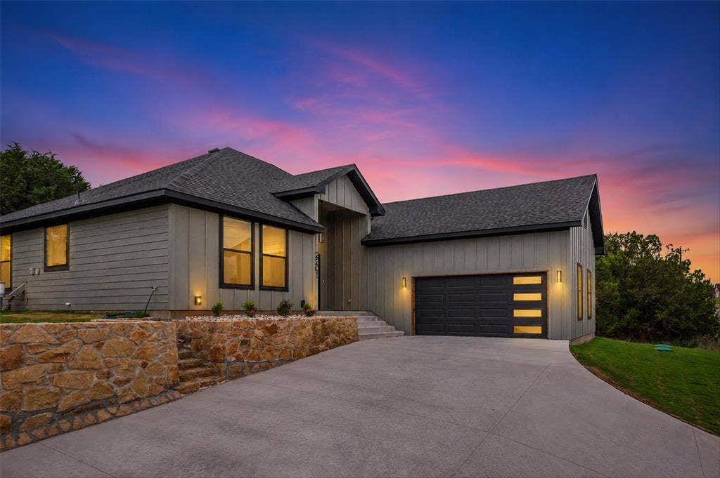 2201 Christine Drive, Granbury, TX 76048 2201 Christine Drive, Granbury, TX 76048