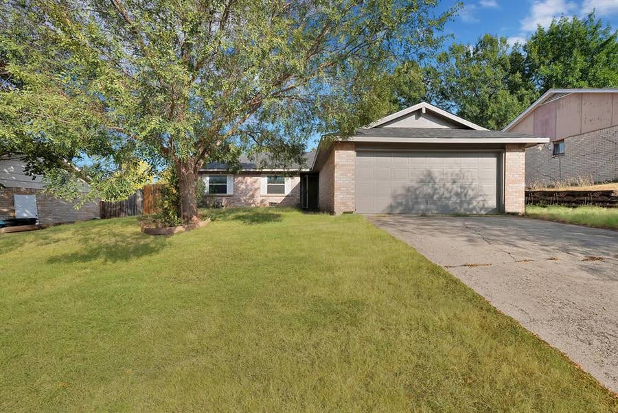 Property photo for 813 Panay Way Drive, Fort Worth, TX