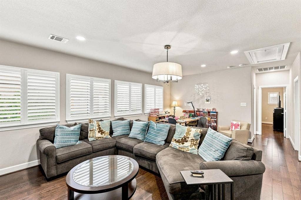 5441 Caine Road, Richardson, TX 75082 Expansive room with dark wood-finish flooring, recessed lighting, and a drum pendant light fixture