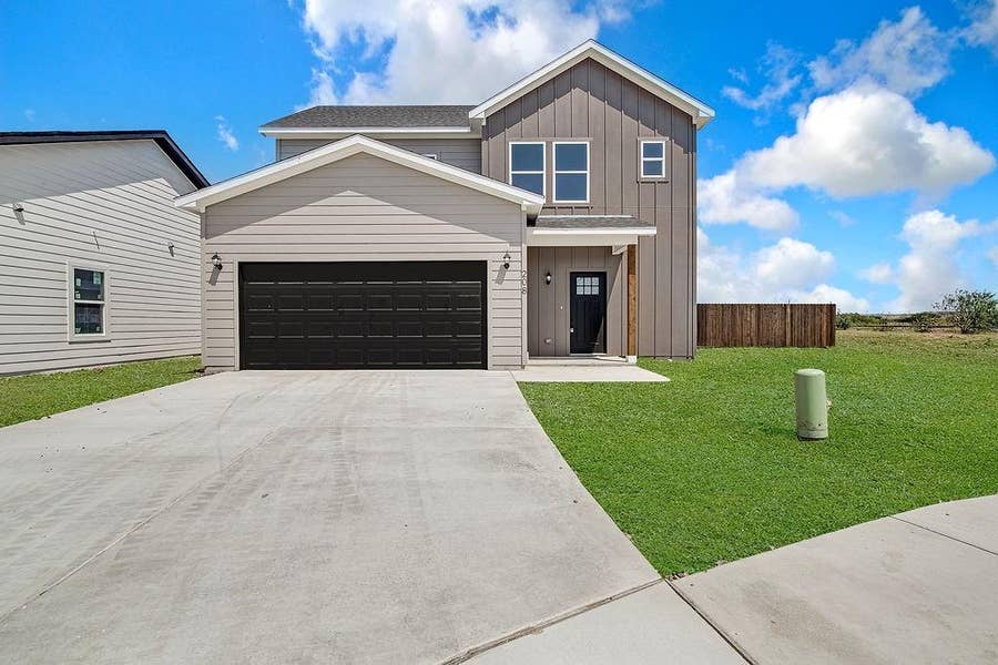 Property photo for 208 Marble Creek Drive, Fort Worth, TX