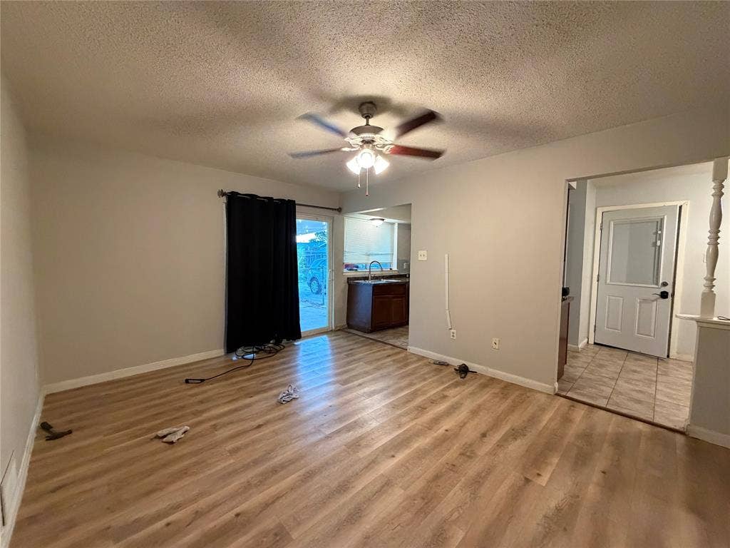 902 Milky Way, Garland, TX 75040