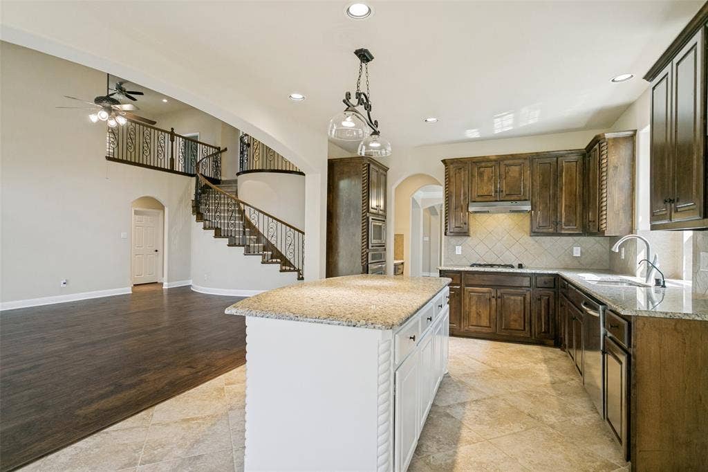 3604 Flowing Way, Plano, TX 75074 3604 Flowing Way, Plano, TX 75074