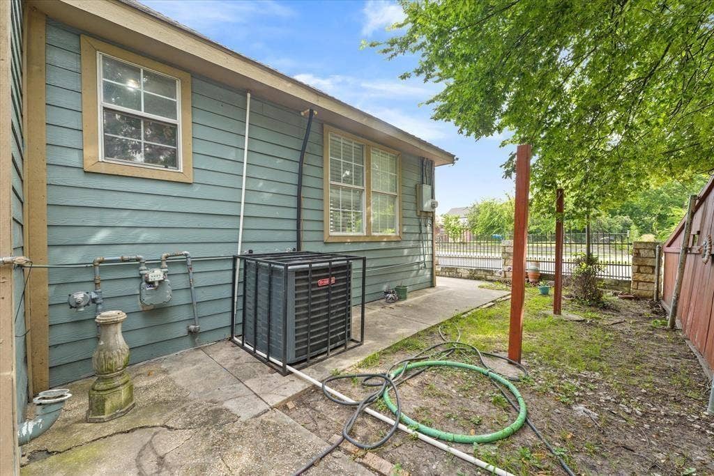 709 S Munger Boulevard, Dallas, TX 75223 709 S Munger Boulevard, Dallas, TX 75223