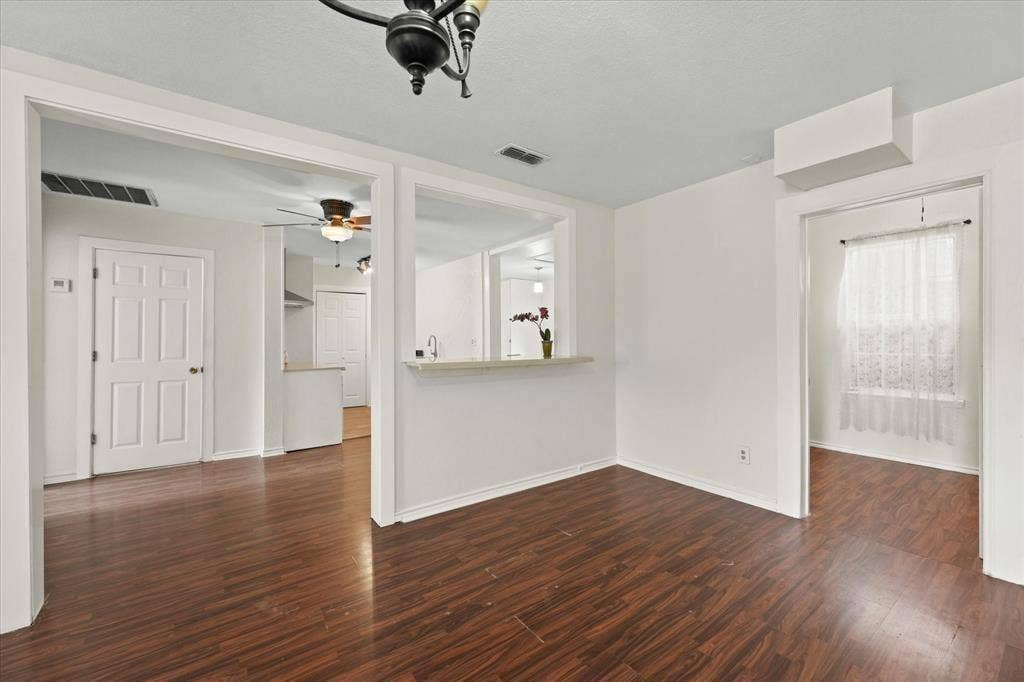 709 S Munger Boulevard, Dallas, TX 75223 709 S Munger Boulevard, Dallas, TX 75223