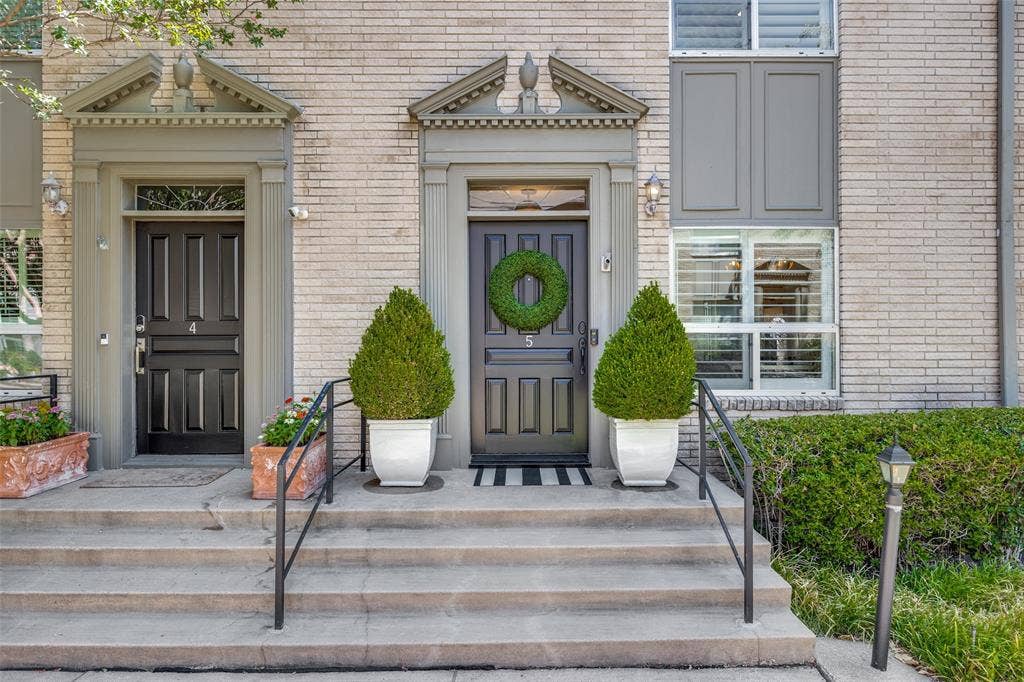 7526 W Northwest Highway, #5, Dallas, TX 75225 Welcome to Northpark Gardens.