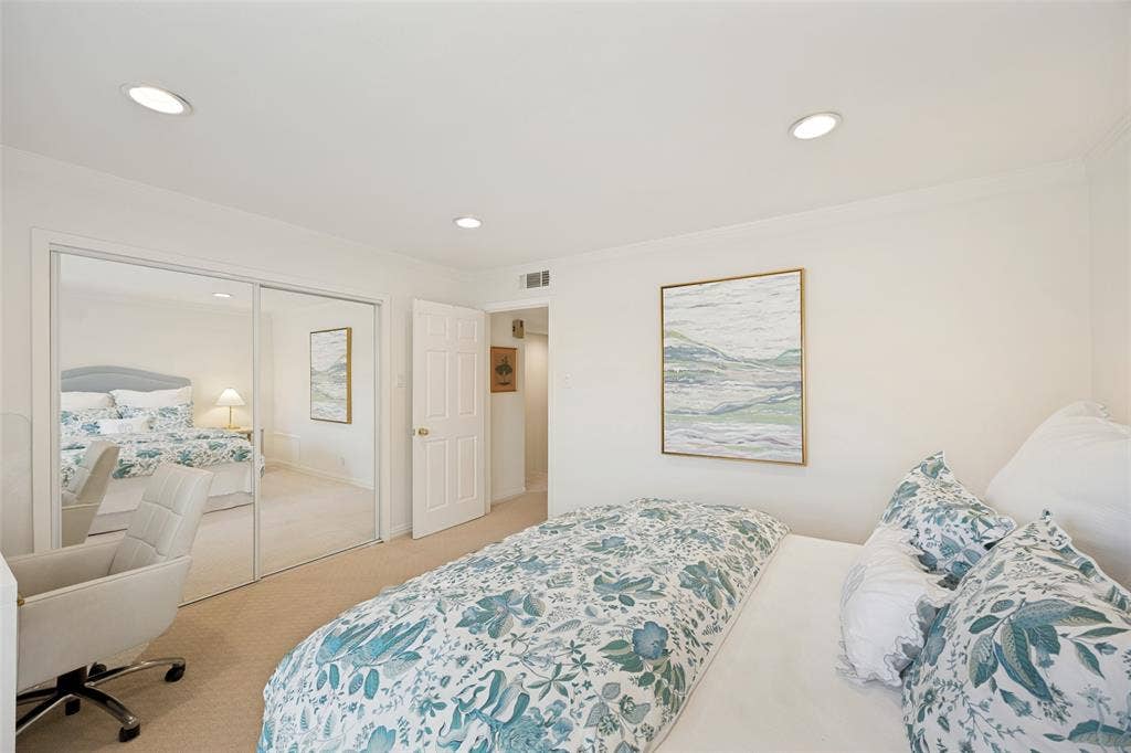 7526 W Northwest Highway, #5, Dallas, TX 75225 Spacious closet is great for storage.