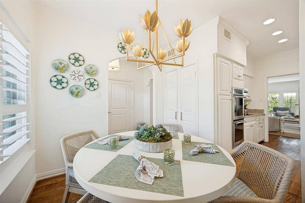 7526 W Northwest Highway, #5, Dallas, TX 75225 Breakfast room opens to entry with large storage closet and kitchen.