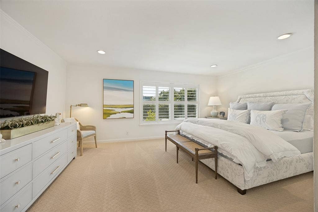 7526 W Northwest Highway, #5, Dallas, TX 75225 Spacious upstairs primary bedroom has treetop views and overlooks patio.