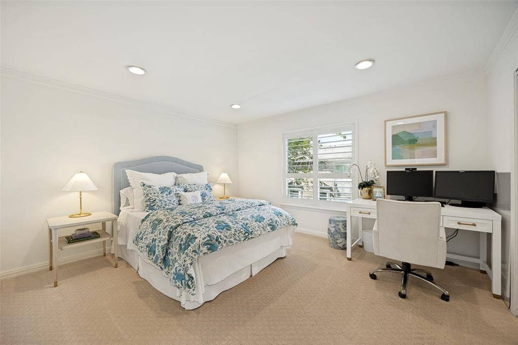 7526 W Northwest Highway, #5, Dallas, TX 75225 Second bedroom overlooks front courtyard.