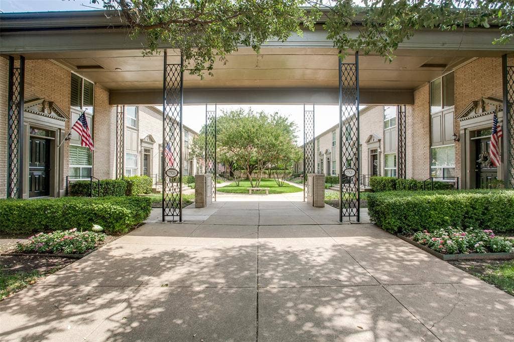 7526 W Northwest Highway, #5, Dallas, TX 75225 Northpark Gardens community.
