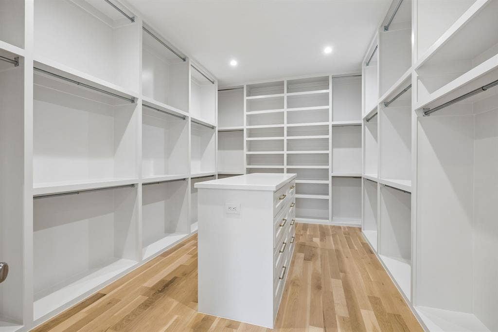 10128 Coppedge Lane, Dallas, TX 75229 10128 Coppedge Lane, Dallas, TX 75229